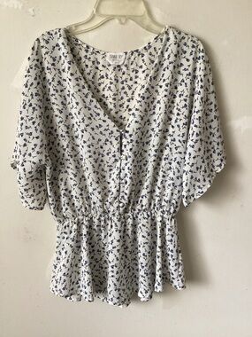 Sienna Sky White and Navy Floral Peplum short sleeve Top